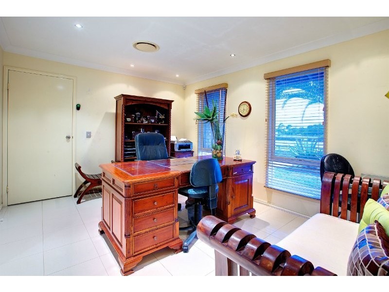 4 Pool Street, Hope Island QLD 4212