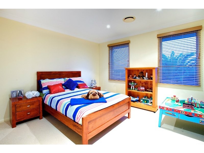 4 Pool Street, Hope Island QLD 4212