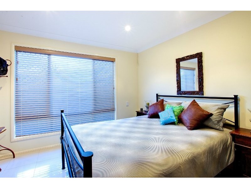 4 Pool Street, Hope Island QLD 4212