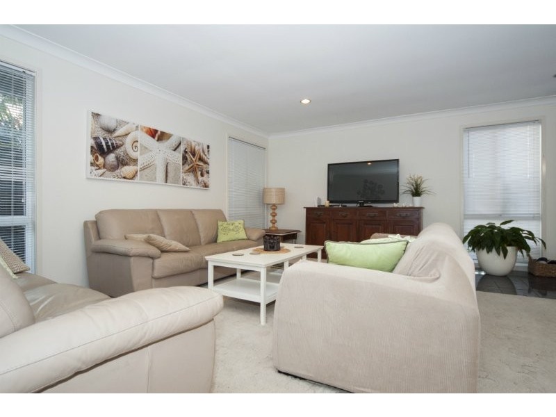 6 Sundown Drive, Paradise Point QLD 4216