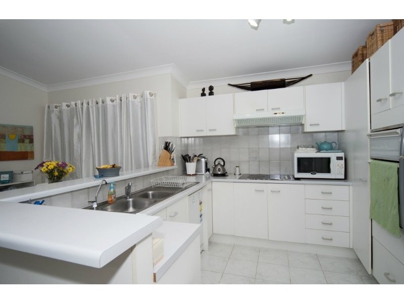 6 Sundown Drive, Paradise Point QLD 4216