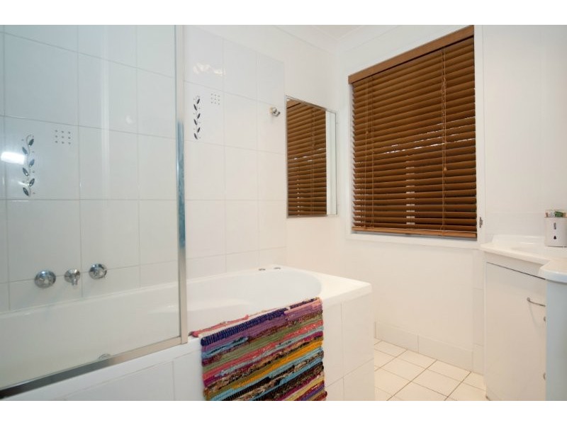 6 Sundown Drive, Paradise Point QLD 4216