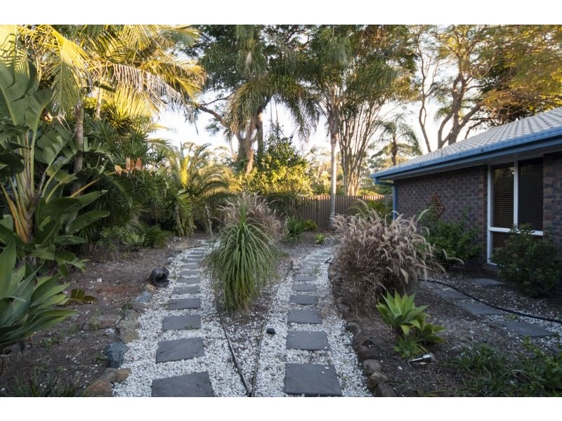6 Sundown Drive, Paradise Point QLD 4216