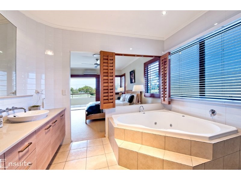 1/20 Rouen Avenue, Paradise Point QLD 4216