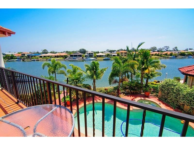 18 Eastpark Waters, Helensvale QLD 4212