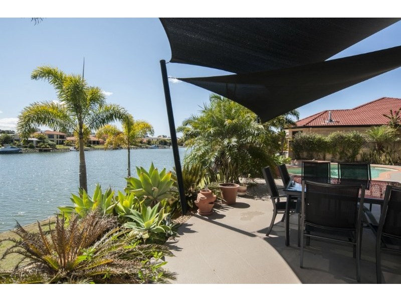 18 Eastpark Waters, Helensvale QLD 4212