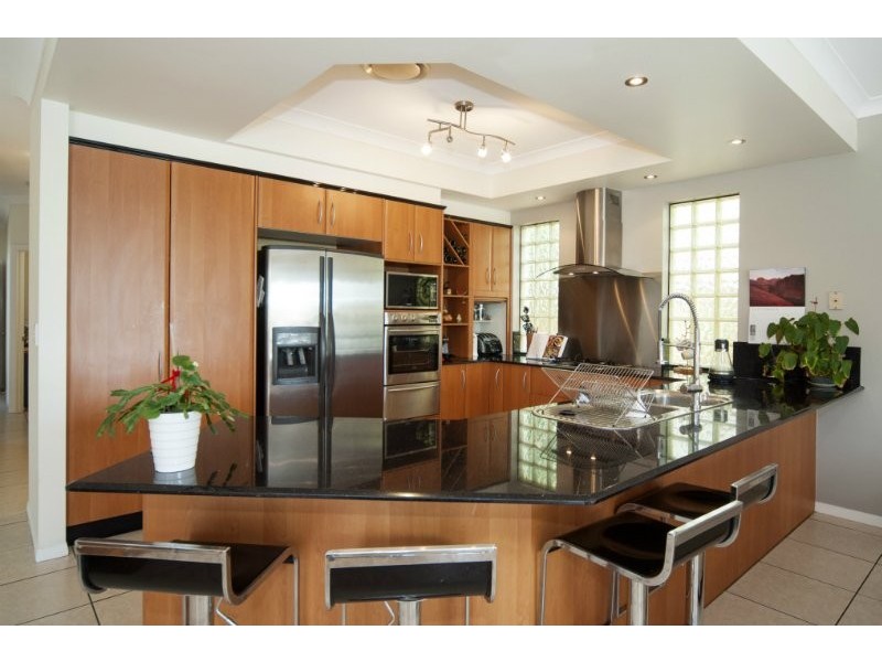 18 Eastpark Waters, Helensvale QLD 4212