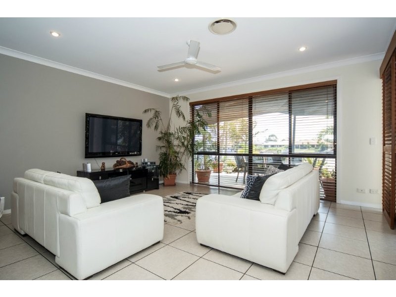 18 Eastpark Waters, Helensvale QLD 4212