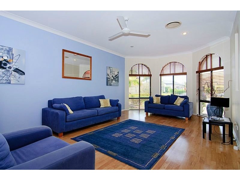 18 Eastpark Waters, Helensvale QLD 4212