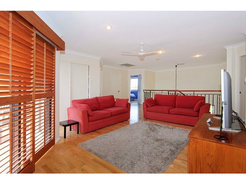 18 Eastpark Waters, Helensvale QLD 4212