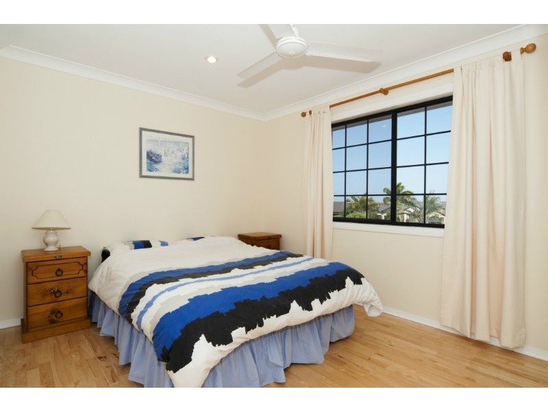 18 Eastpark Waters, Helensvale QLD 4212