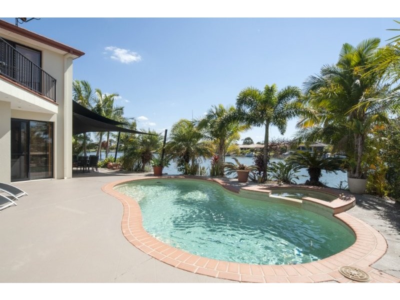 18 Eastpark Waters, Helensvale QLD 4212