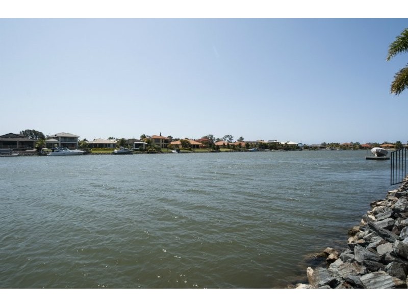 18 Eastpark Waters, Helensvale QLD 4212