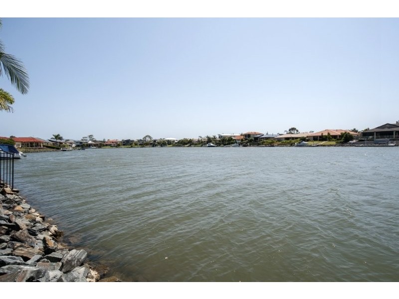 18 Eastpark Waters, Helensvale QLD 4212