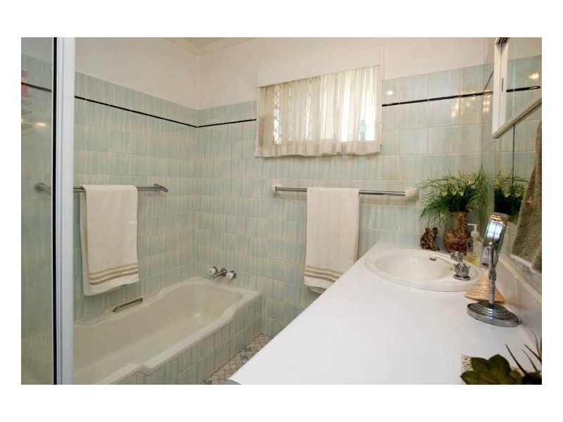 108 The Esplanade, Paradise Point QLD 4216