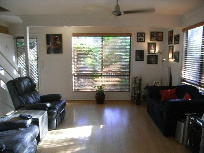 1/77 Olsen Avenue, Labrador QLD 4215