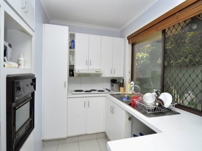 2/10 Telopea Street, Labrador QLD 4215