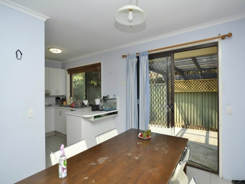 2/10 Telopea Street, Labrador QLD 4215