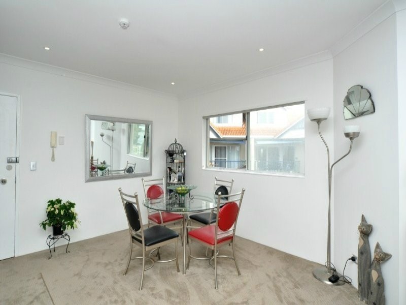 1C/522 Marine Parade, Biggera Waters QLD 4216