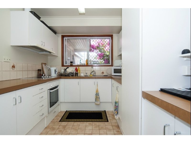 2/10 Eurimbula Court, Paradise Point QLD 4216