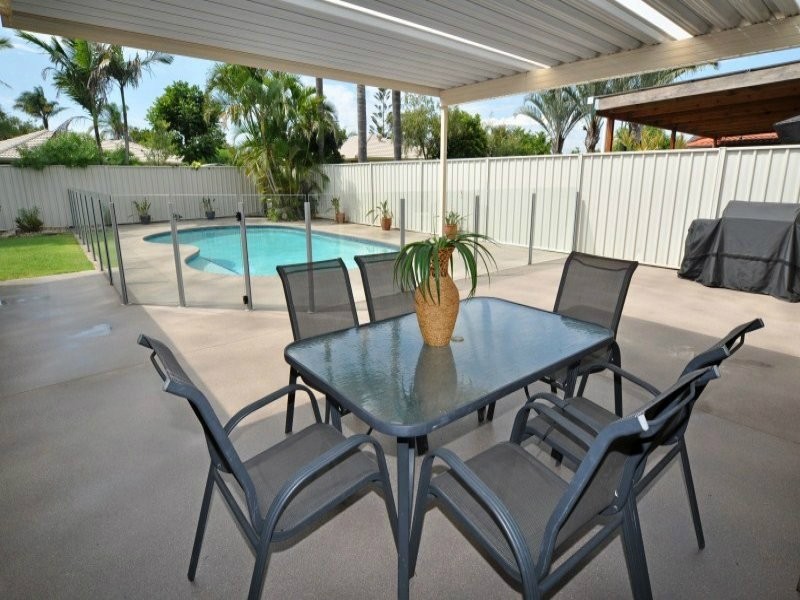43 Sundown Drive, Paradise Point QLD 4216