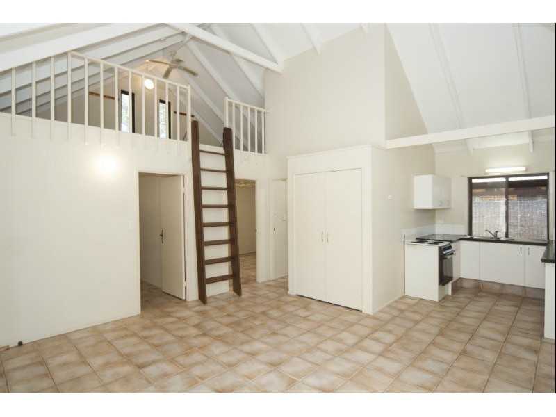 2/20 Eurimbula Court, Paradise Point QLD 4216