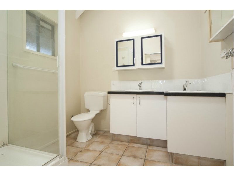 2/20 Eurimbula Court, Paradise Point QLD 4216