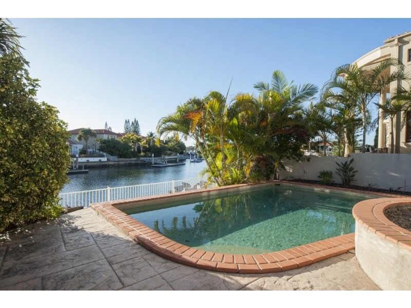 21 Queen Guineveres Place, Sovereign Islands QLD 4216