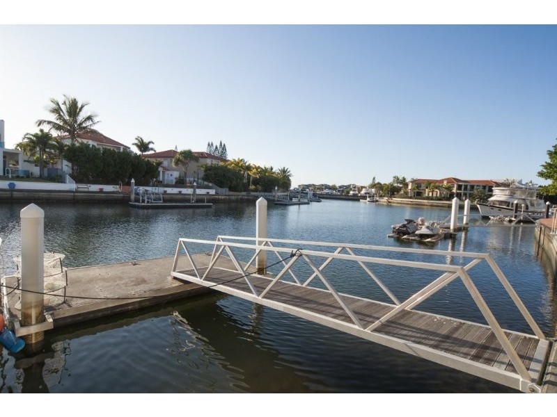 21 Queen Guineveres Place, Sovereign Islands QLD 4216