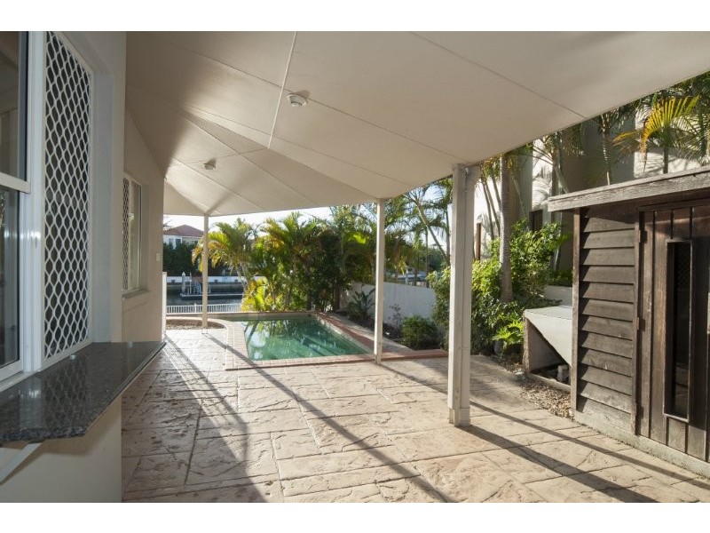 21 Queen Guineveres Place, Sovereign Islands QLD 4216