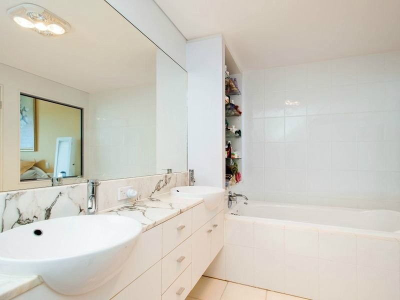 4/181 Lae Drive, Coombabah QLD 4216