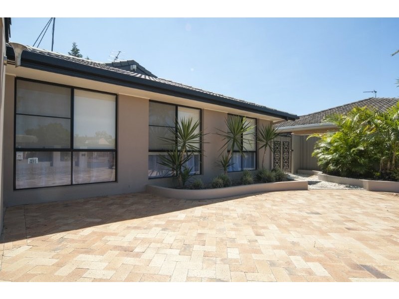 12 Wendoree Way, Coombabah QLD 4216