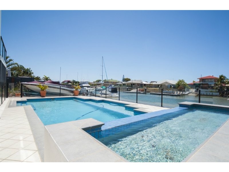 37 Oxley Drive, Paradise Point QLD 4216