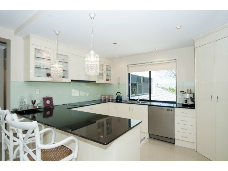 37 Oxley Drive, Paradise Point QLD 4216