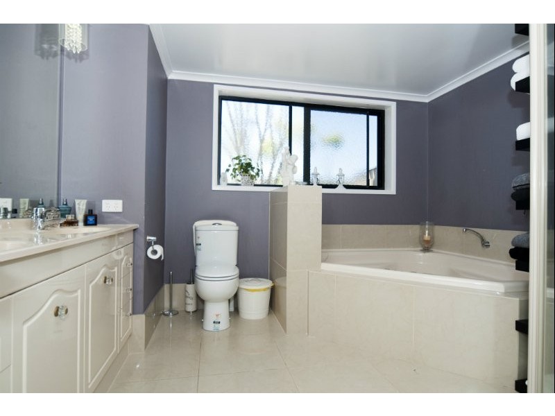 37 Oxley Drive, Paradise Point QLD 4216
