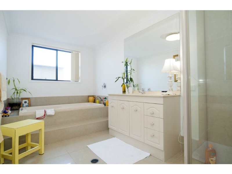 37 Oxley Drive, Paradise Point QLD 4216