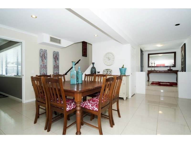 37 Oxley Drive, Paradise Point QLD 4216