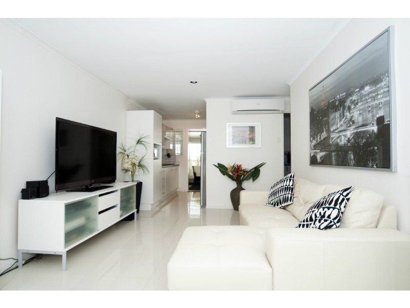 2/28 Nankeen Avenue, Paradise Point QLD 4216