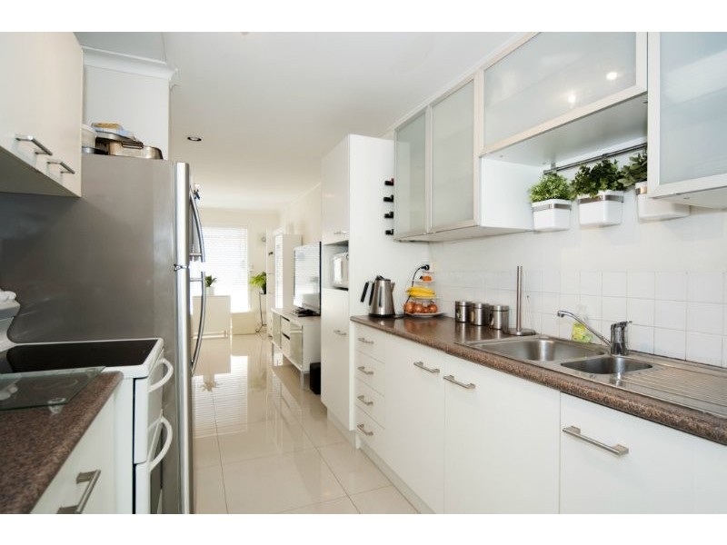 2/28 Nankeen Avenue, Paradise Point QLD 4216