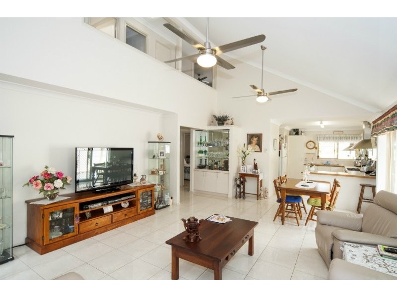 2/555 Pine Ridge Road, Biggera Waters QLD 4216