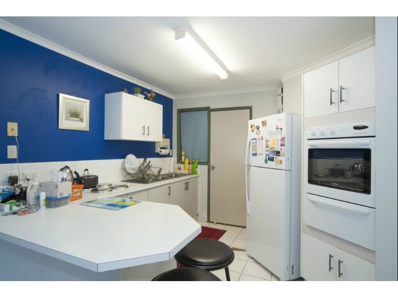 2/13 Avi Court, Labrador QLD 4215