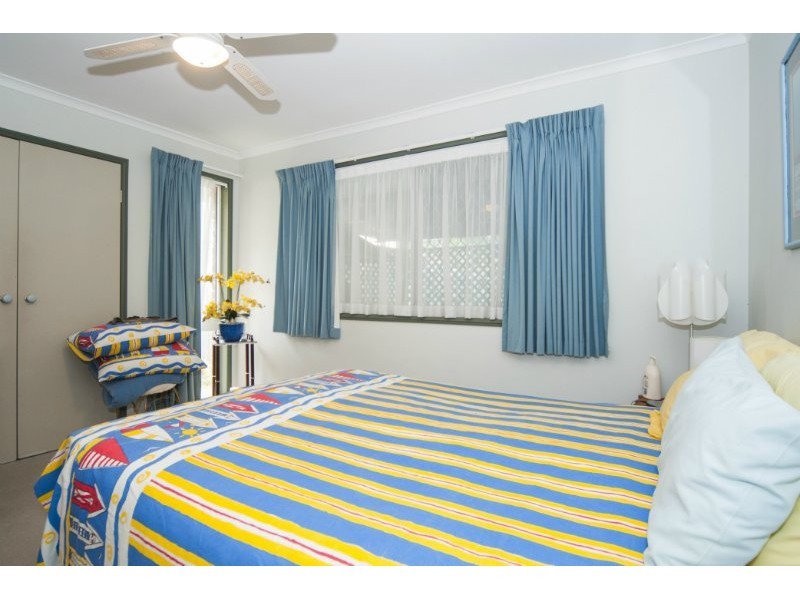 2/13 Avi Court, Labrador QLD 4215