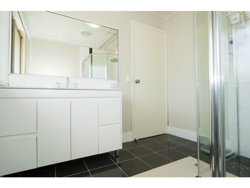 17/469 Pine Ridge Road, Runaway Bay QLD 4216