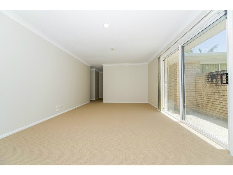 2/9 Clovelly Place, Labrador QLD 4215