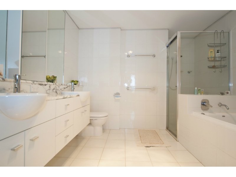 16/181 Lae Drive, Coombabah QLD 4216