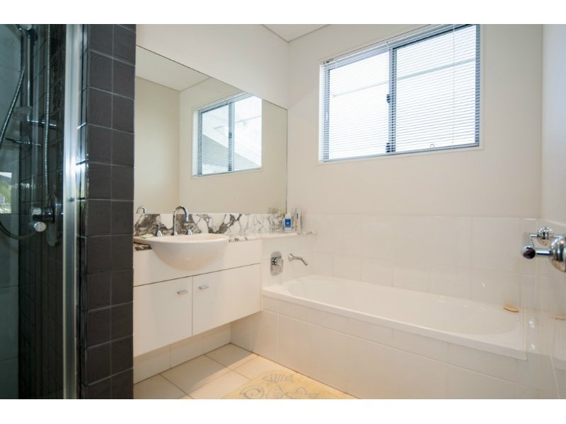 16/181 Lae Drive, Coombabah QLD 4216