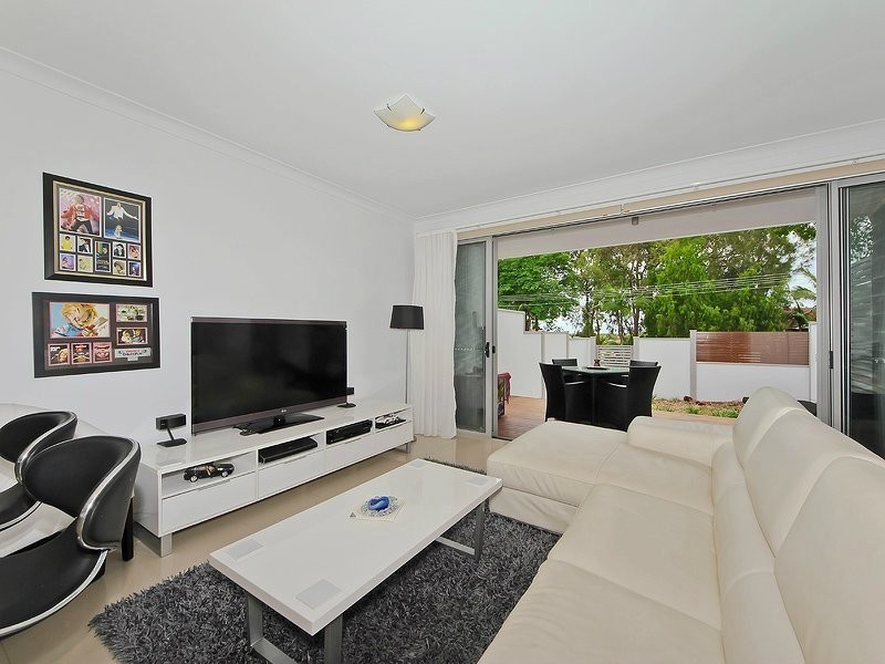 2/430 Pine Ridge Road, Coombabah QLD 4216