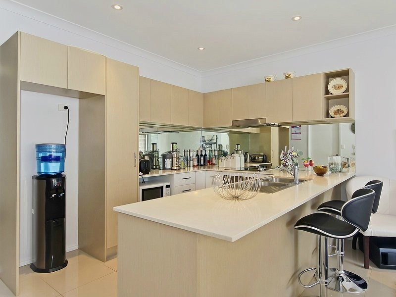 2/430 Pine Ridge Road, Coombabah QLD 4216