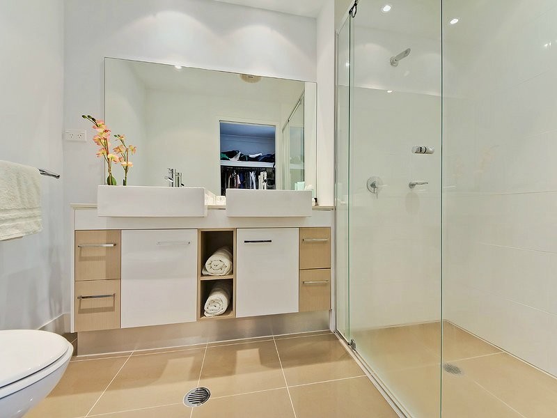 2/430 Pine Ridge Road, Coombabah QLD 4216