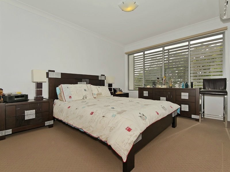 2/430 Pine Ridge Road, Coombabah QLD 4216